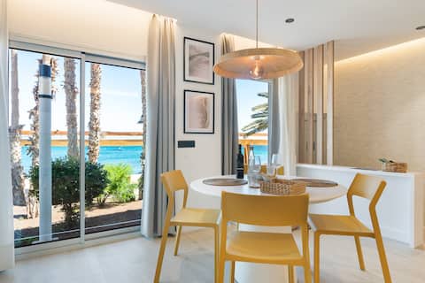 Home2Book Stylish Beachfront Escape