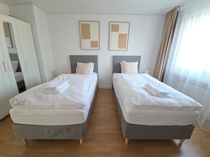 Schlafzimmer 2 mit 2 Einzelbetten (je 90 x 200)