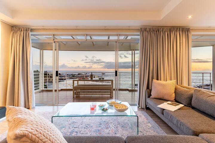 Sunset Azure Penthouse – Panoramic Views, PVT Pool gallery image 4
