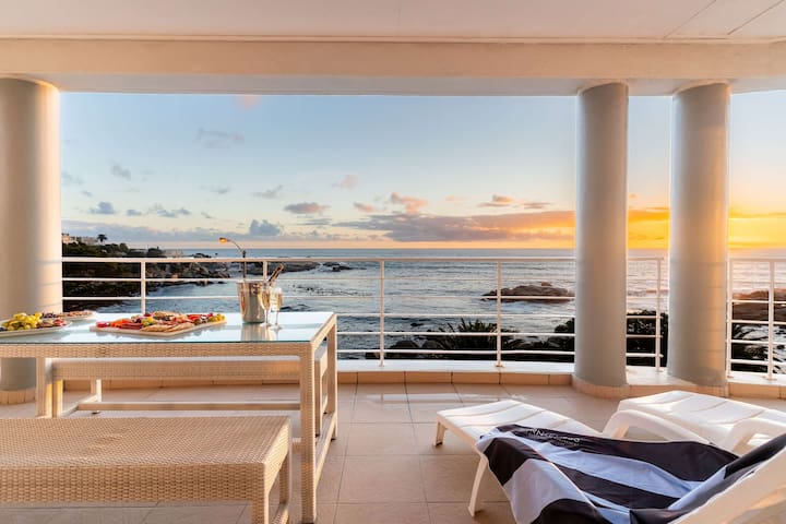 Sunset Azure Apt – Panoramic Views, 2 min to beach