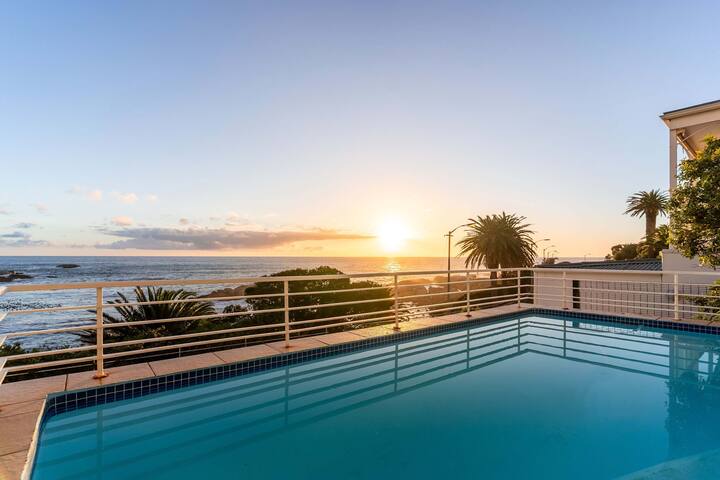 Sunset Azure Apt – Panoramic Views, 2 min to beach gallery image 4