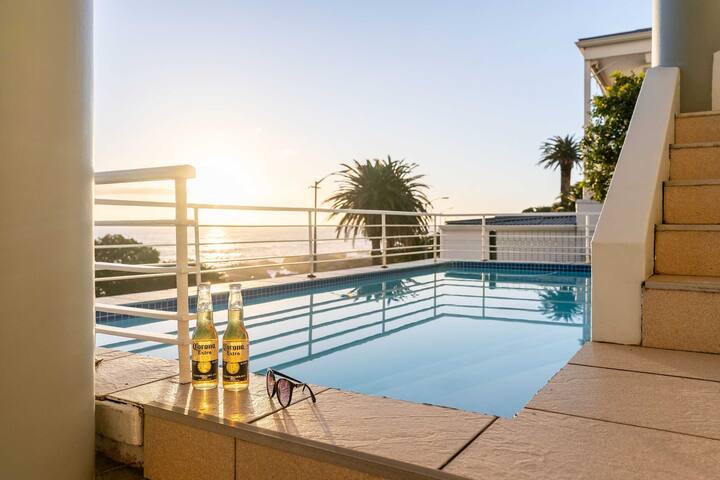 Sunset Azure Apt – Panoramic Views, 2 min to beach gallery image 2