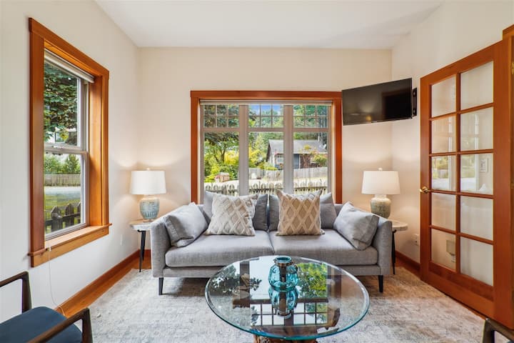 Puffins On Larch - New Listing With Hot Tub! - 坎農比奇