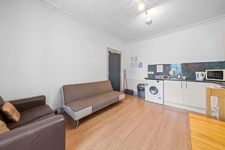 2 Bedroom Inverness Apartment - Perfect Location - Inverness