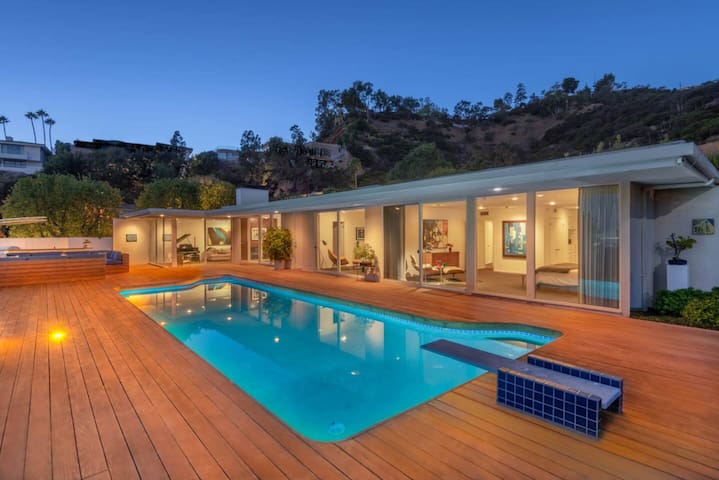 Luxe Hollywood Hills Modern, City Views, Pool/Spa