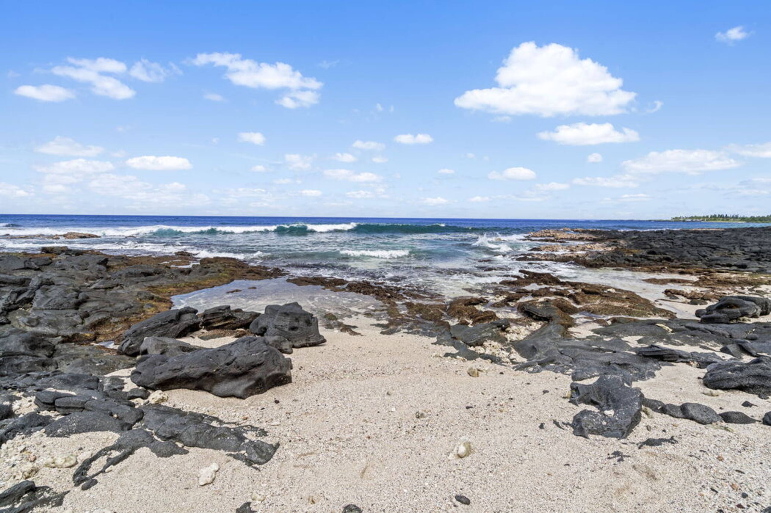 Condo in Kailua-Kona · ★4.64 · 1 bedroom · 2 beds · 1 bath - Image 26