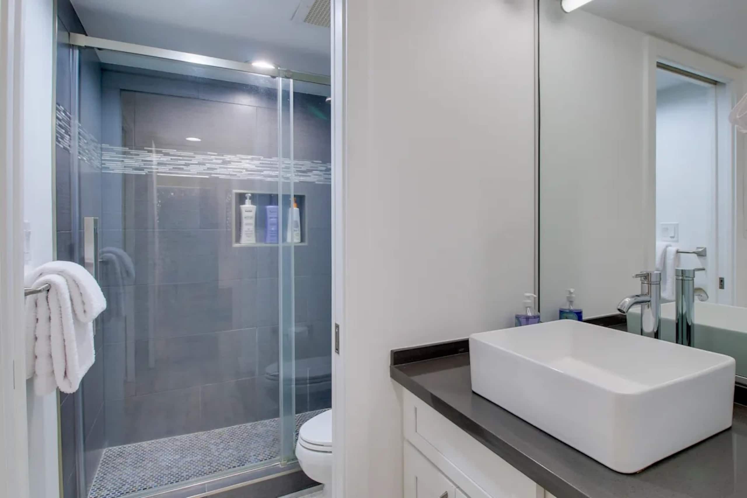 Condo in Kihei · ★4.27 · 1 bedroom · 2 beds · 1 bath - Image 17