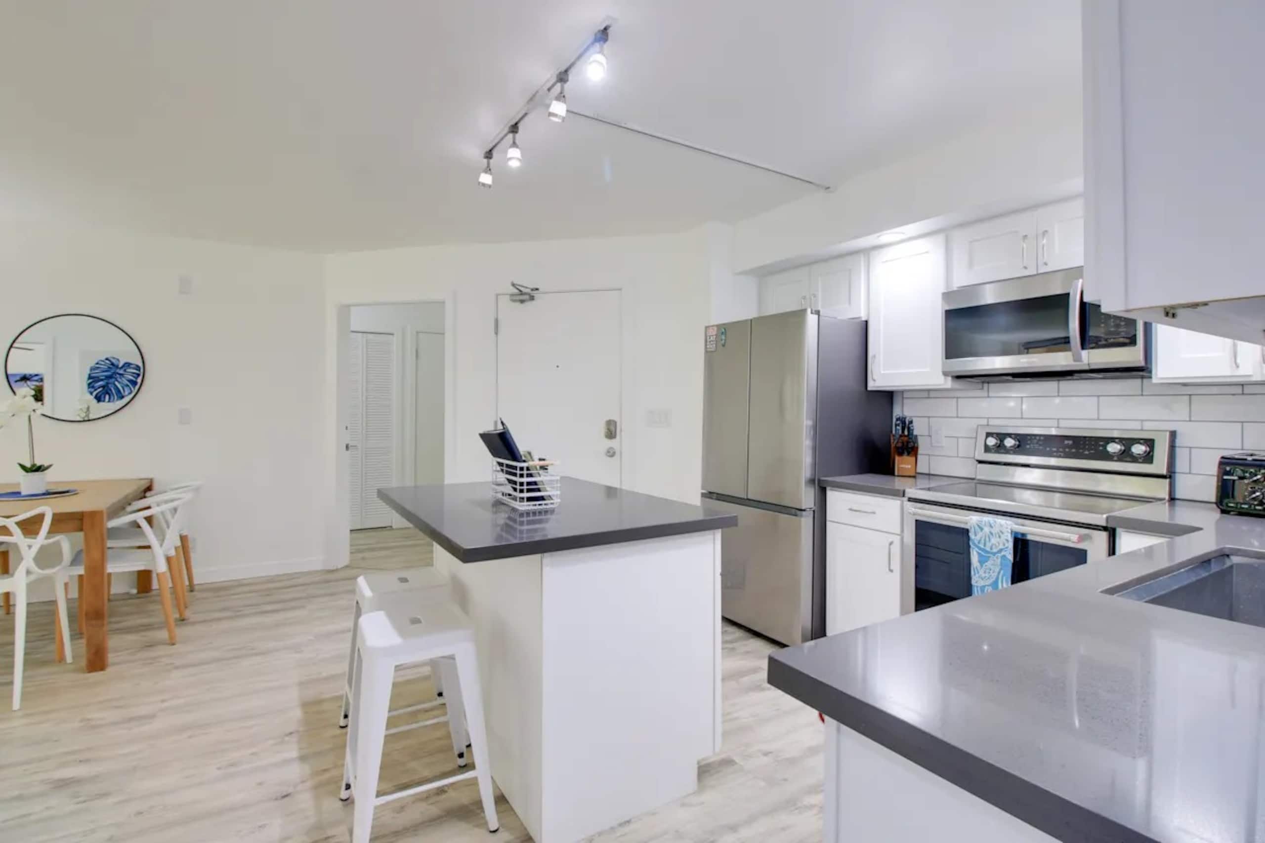 Condo in Kihei · ★4.27 · 1 bedroom · 2 beds · 1 bath - Image 6