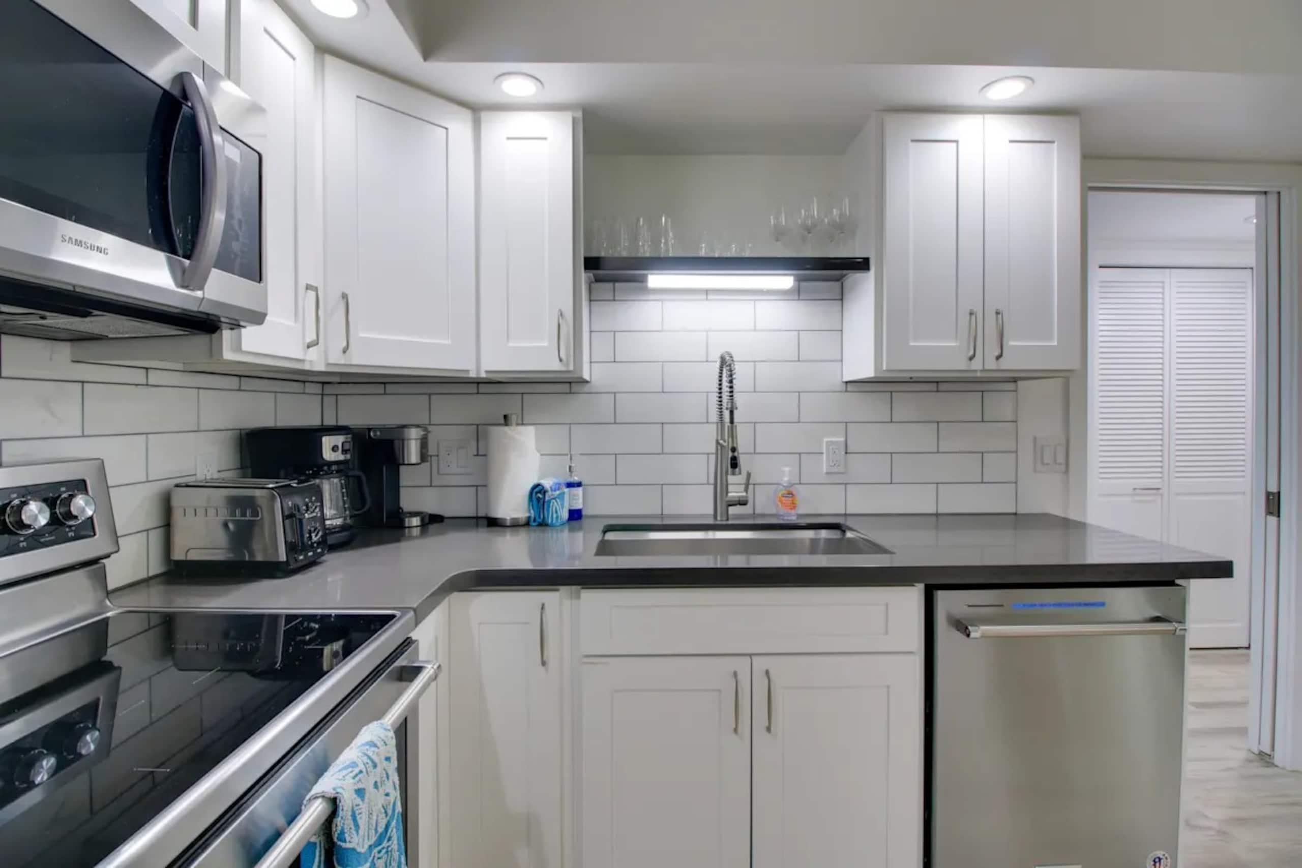 Condo in Kihei · ★4.27 · 1 bedroom · 2 beds · 1 bath - Image 8