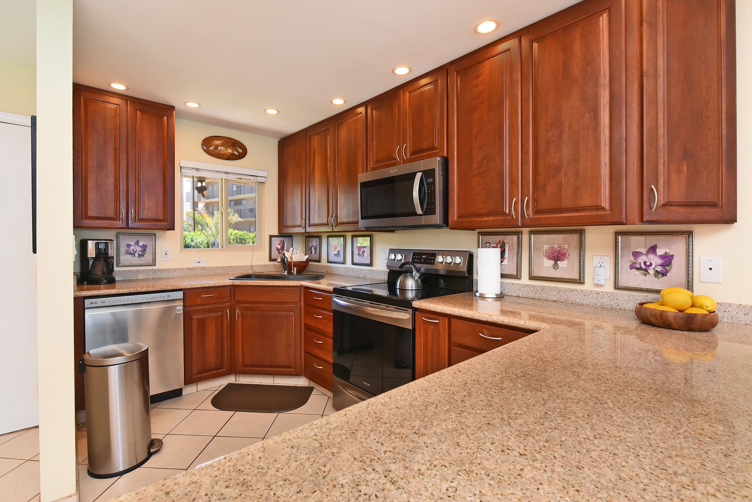 Condo in Lahaina · ★4.86 · 2 bedrooms · 4 beds · 2 baths - Image 8