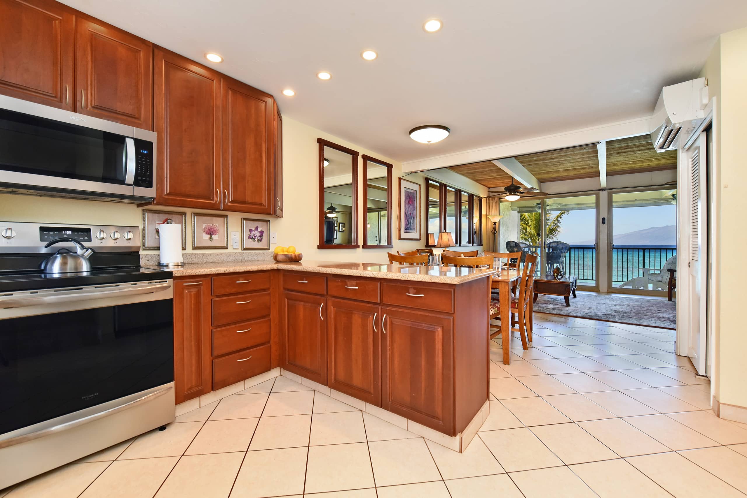 Condo in Lahaina · ★4.86 · 2 bedrooms · 4 beds · 2 baths - Image 9