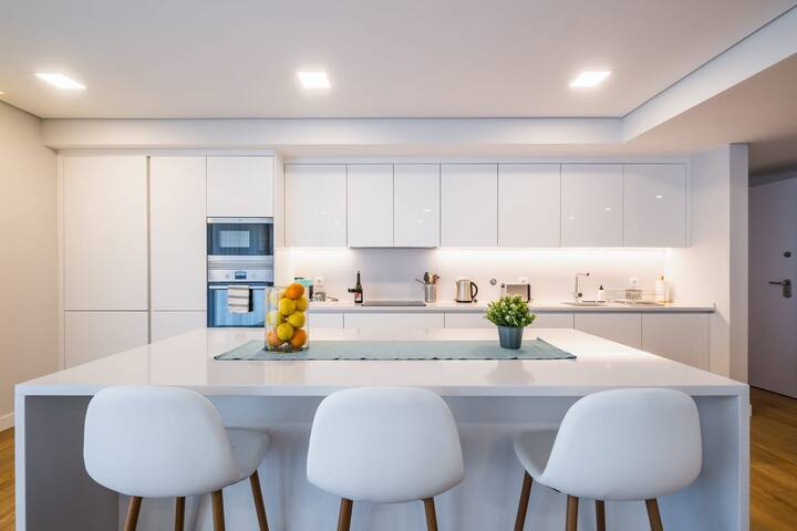 The Shoreline 5 by Portugal Portfolio