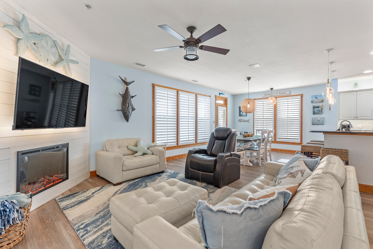 Slip 111: Harbor Front | Ensuite Bedroom