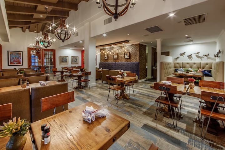 Four Villas With Waterpark & Game Room Access - Scottsdale, AZ