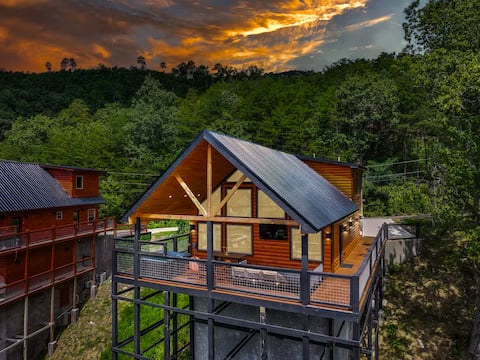 The Green Acorn cabin in Sevierville - Photo 2