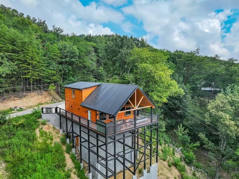 The Green Acorn cabin in Sevierville - Photo 1