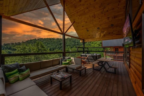 The Green Acorn cabin in Sevierville - Photo 1