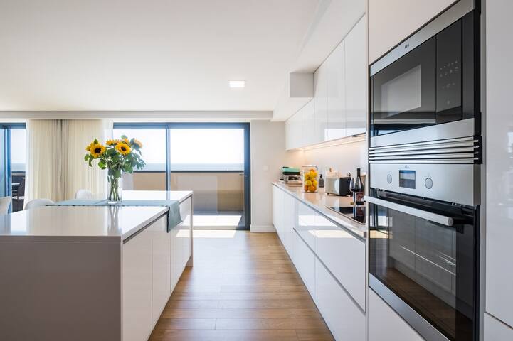 The Shoreline 4 by Portugal Portfolio gallery image 3