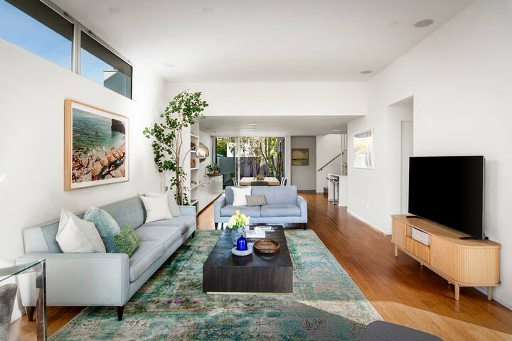 Venice Walk Street Retreat | Jacuzzi & Lemon Tree gallery image 4