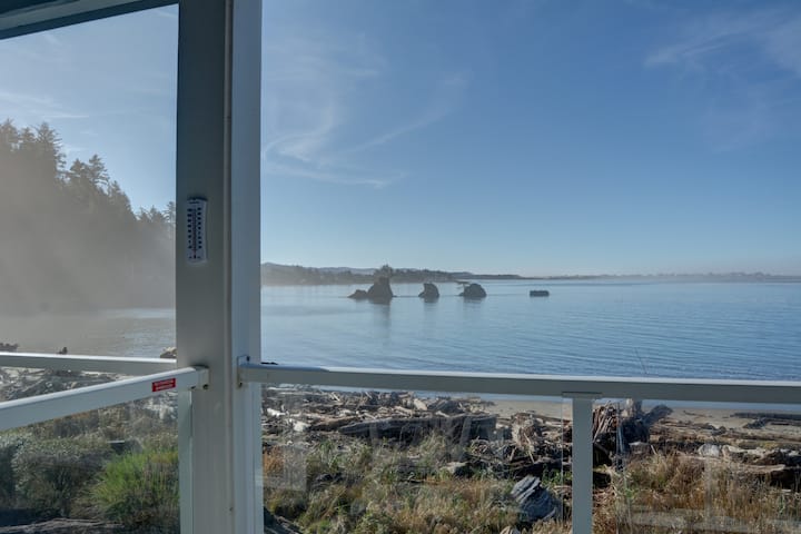 Waterfront Condo With Ocean & Bay Views - Lincoln City, OR