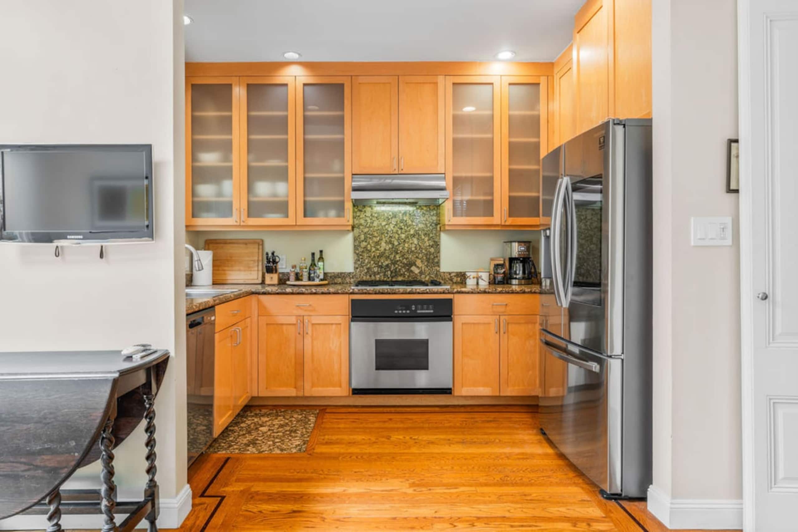 Home in San Francisco · ★4.68 · 2 bedrooms · 3 beds · 2.5 baths - Image 9