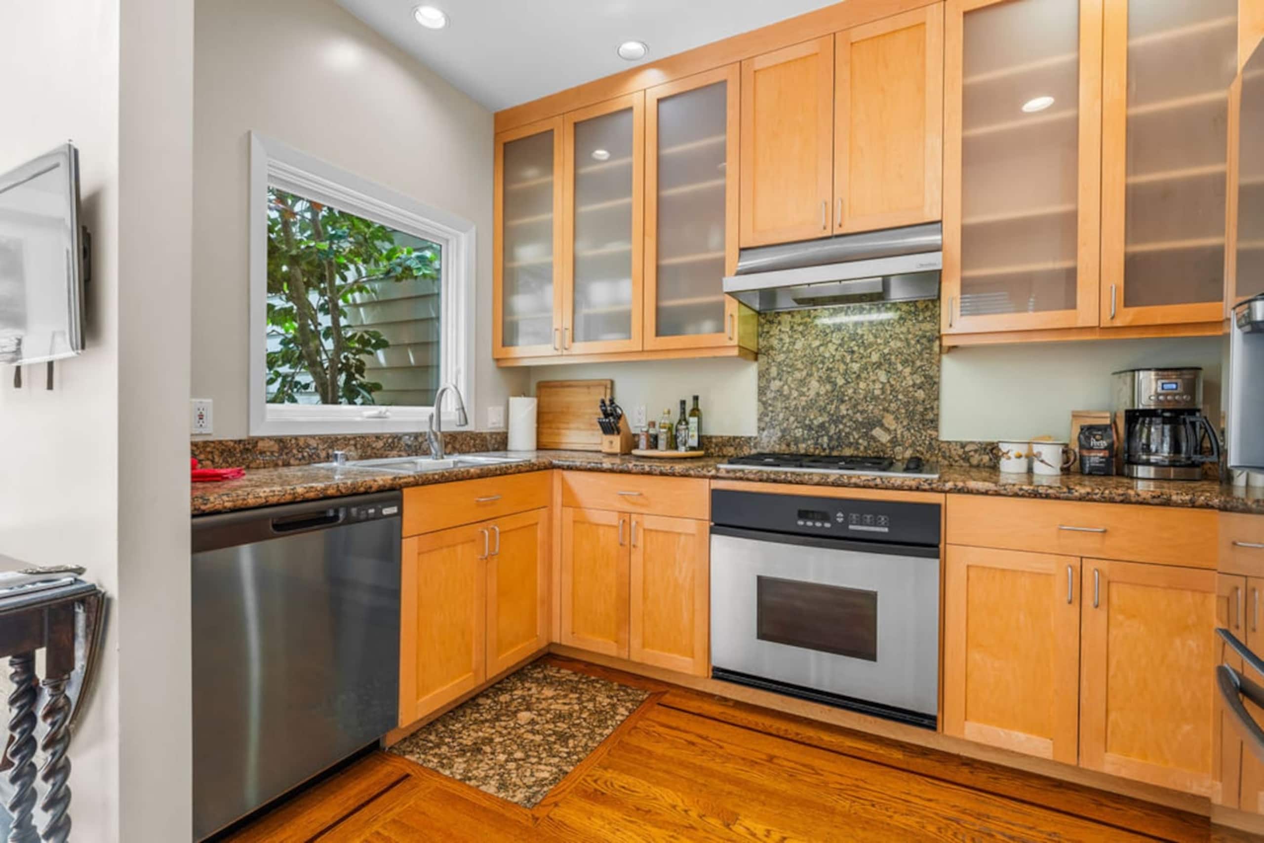 Home in San Francisco · ★4.68 · 2 bedrooms · 3 beds · 2.5 baths - Image 11