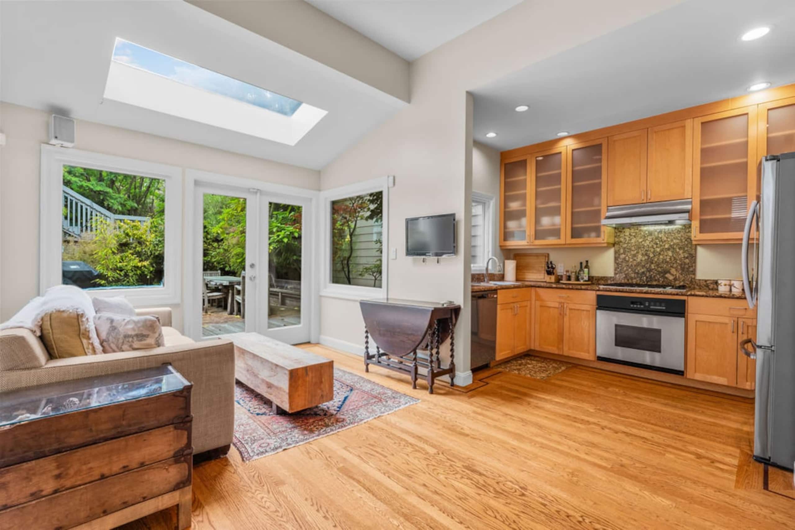 Home in San Francisco · ★4.68 · 2 bedrooms · 3 beds · 2.5 baths - Image 3