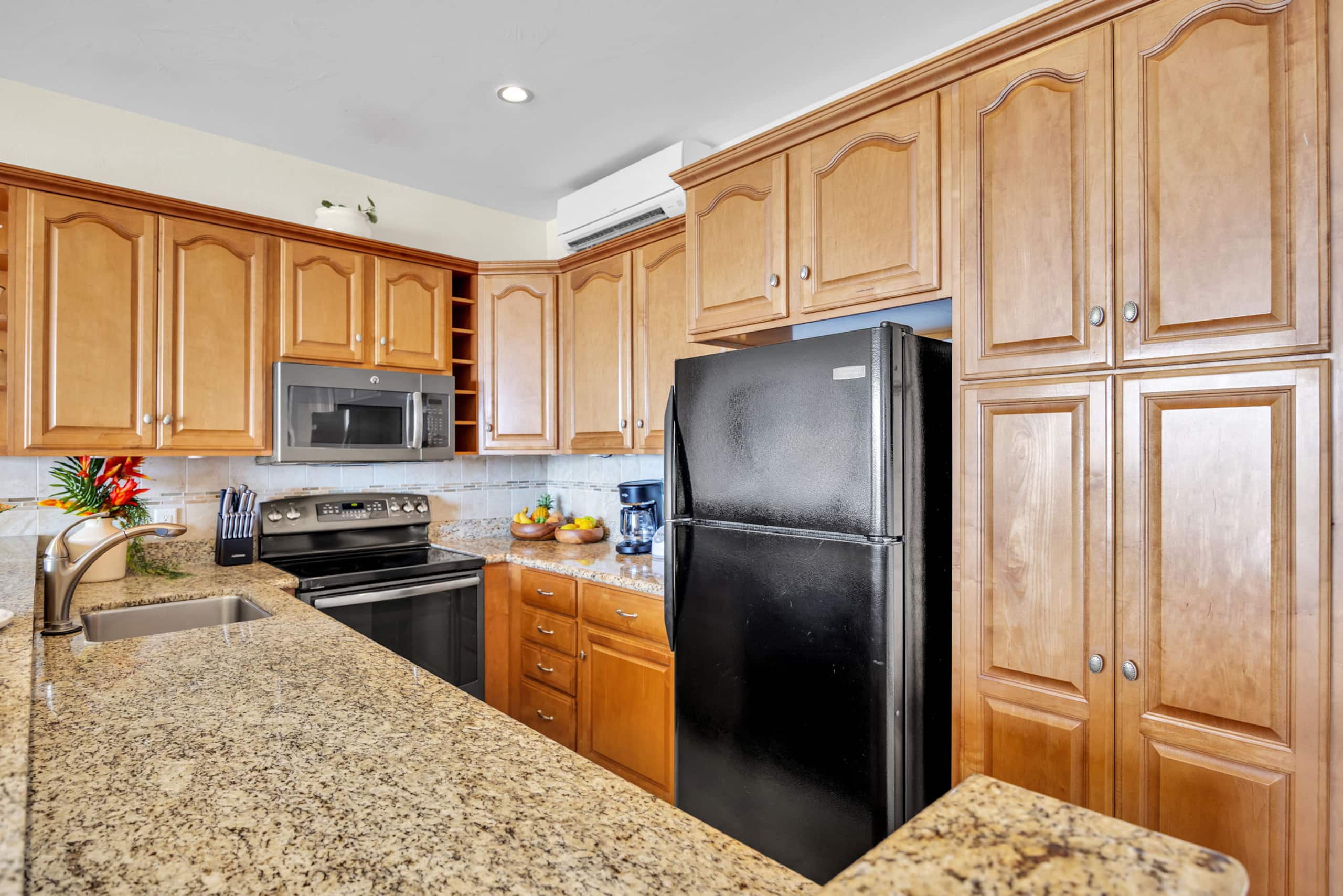 Condo in Lahaina · ★4.25 · 1 bedroom · 2 beds · 1 bath - Image 7