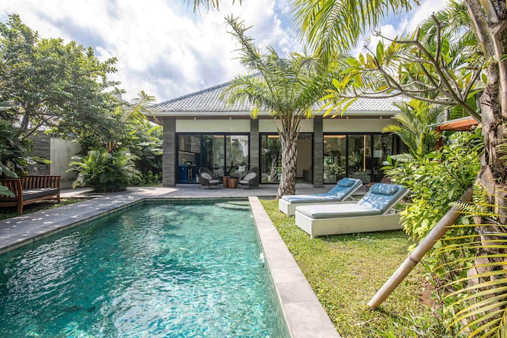 Luxury 3br Modern Villa In The Heart Of Seminyak - Kuta