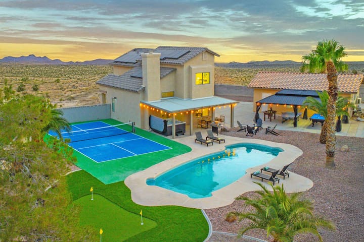 7BR Home: Movie Theater, Pickleball, Hot Tub, Pool