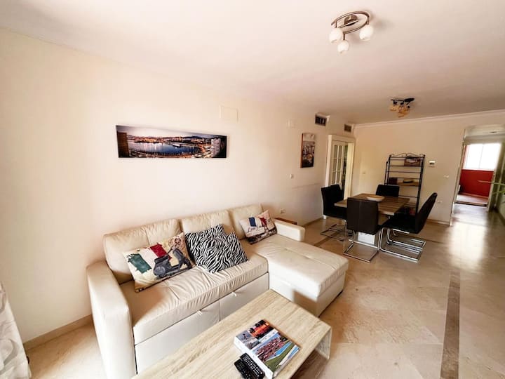 2 Bedroom Apartment With Spacious Terrace - Benalmádena