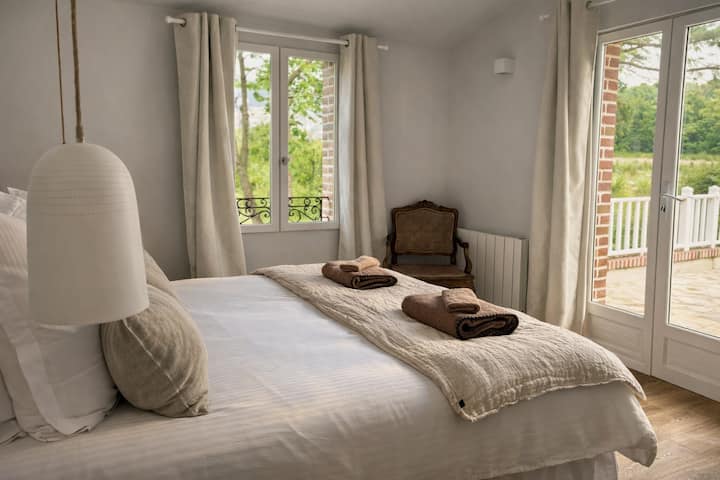 Habitación número tres con su cama de 180 cm y acceso a la terraza