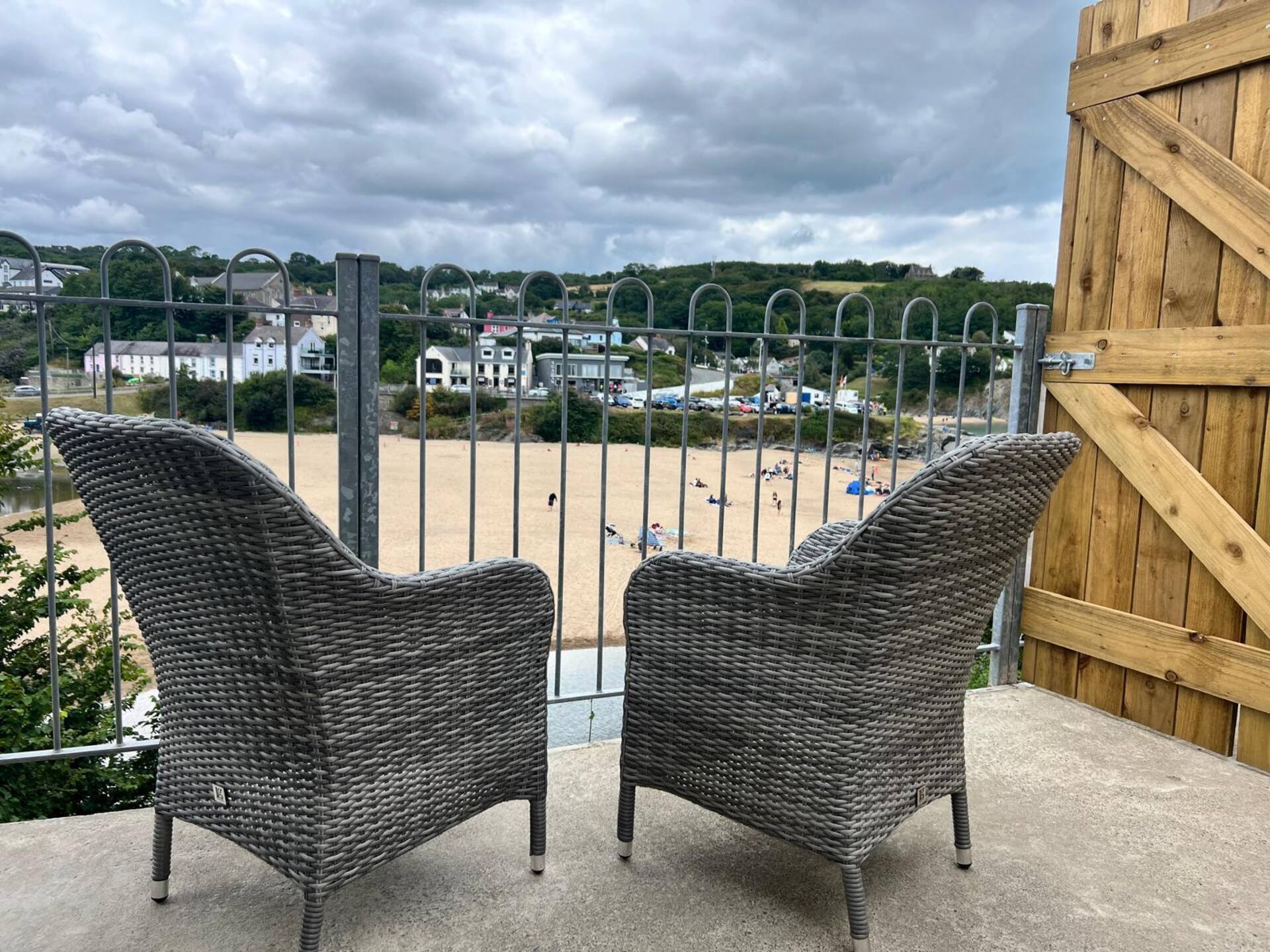 Cwtch Glanmordy by Aberporth Beach Holidays