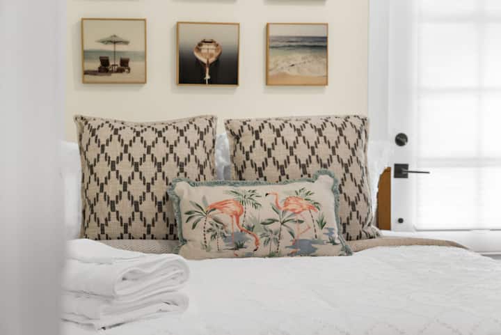 ห้องนอน 1. เตียงควีนไซส์