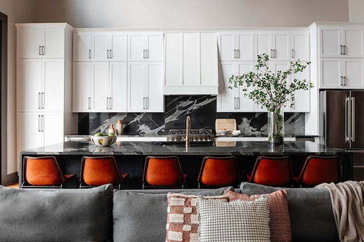 Luxe 7 bedroom | Heated Pool +Spa | Stay Heirloom