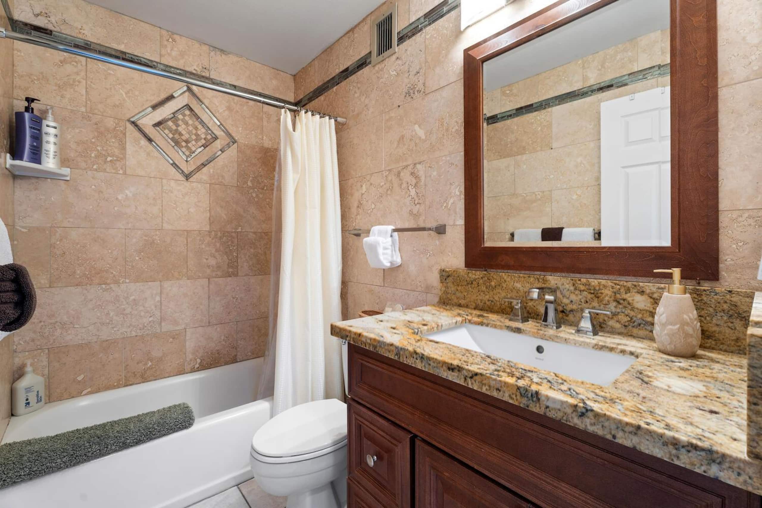 Condo in Kailua-Kona · ★4.33 · 3 bedrooms · 5 beds · 3 private baths - Image 26