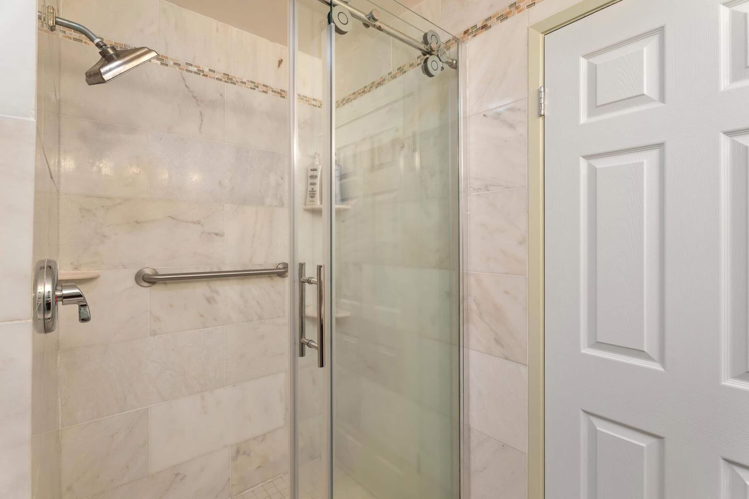 Condo in Kailua-Kona · ★4.33 · 3 bedrooms · 5 beds · 3 private baths - Image 21