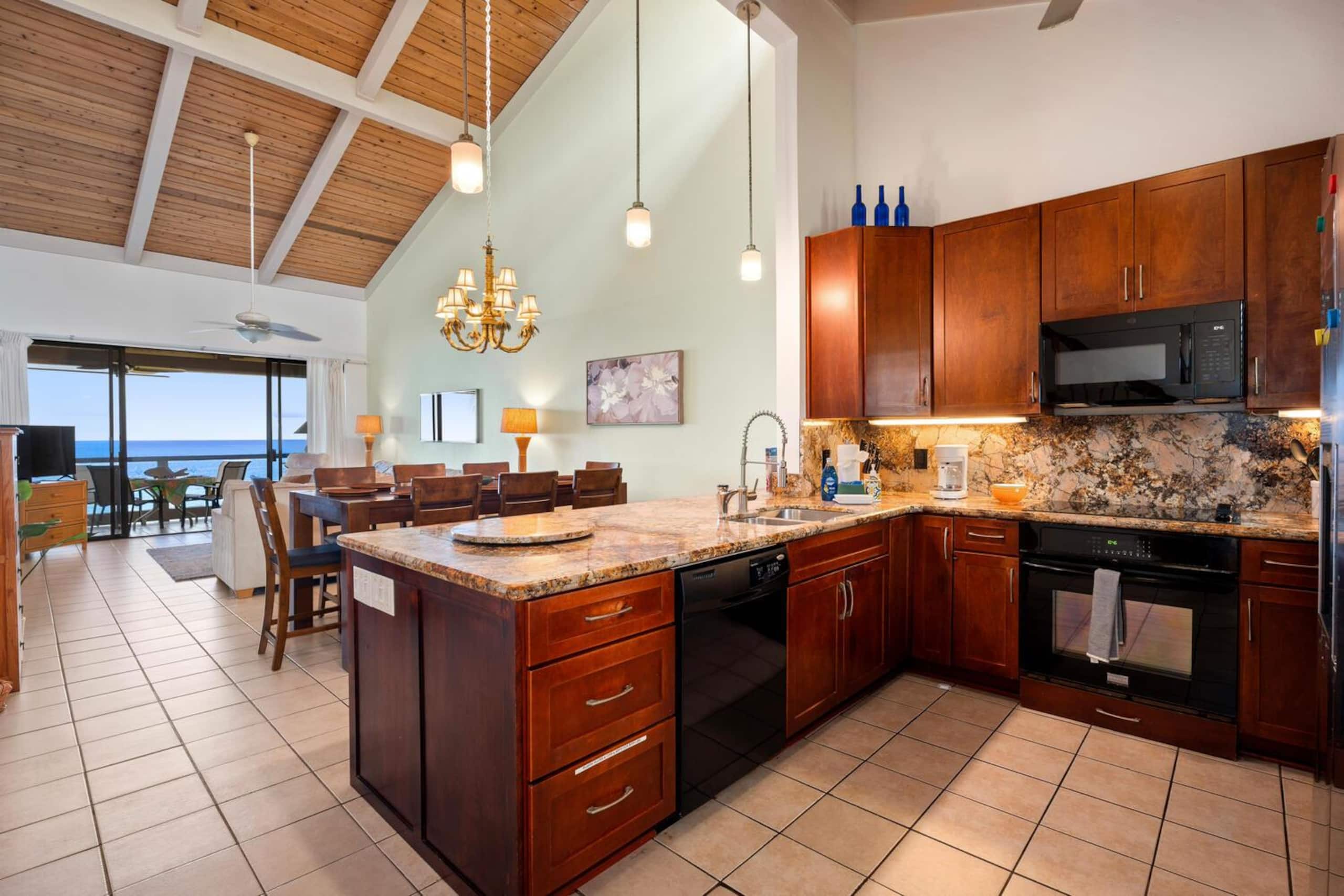 Condo in Kailua-Kona · ★4.33 · 3 bedrooms · 5 beds · 3 private baths - Image 13