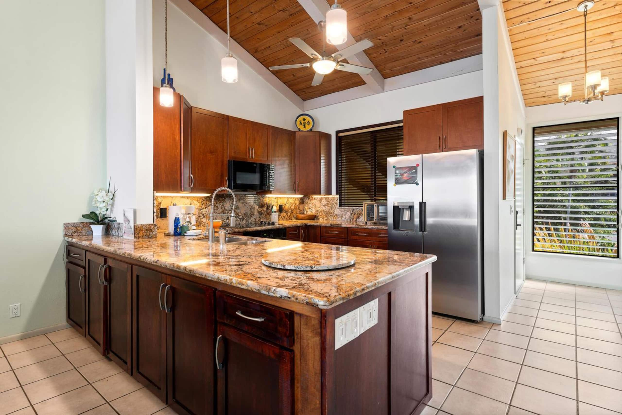 Condo in Kailua-Kona · ★4.33 · 3 bedrooms · 5 beds · 3 private baths - Image 12