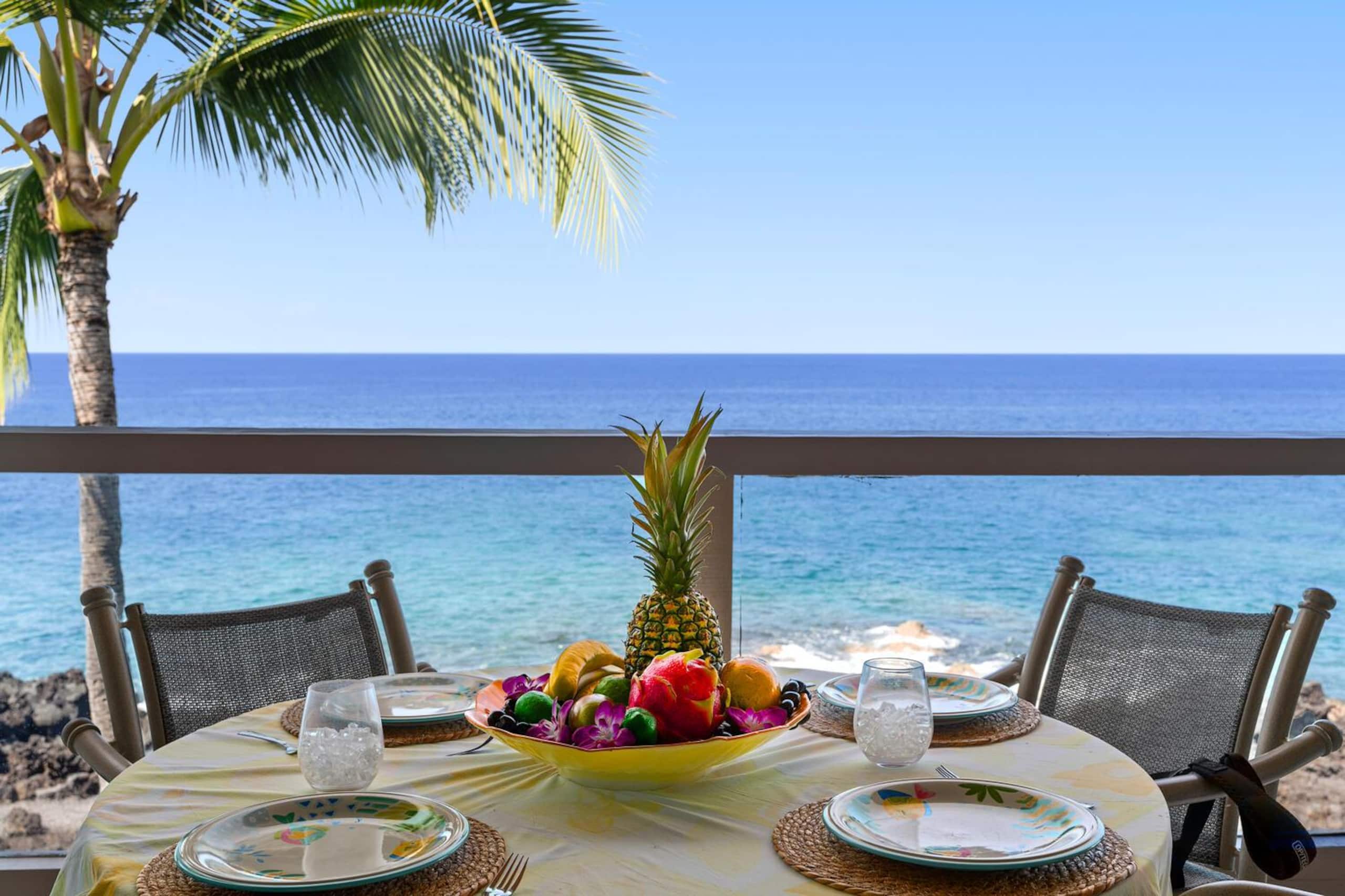 Condo in Kailua-Kona · ★4.33 · 3 bedrooms · 5 beds · 3 private baths - Image 2