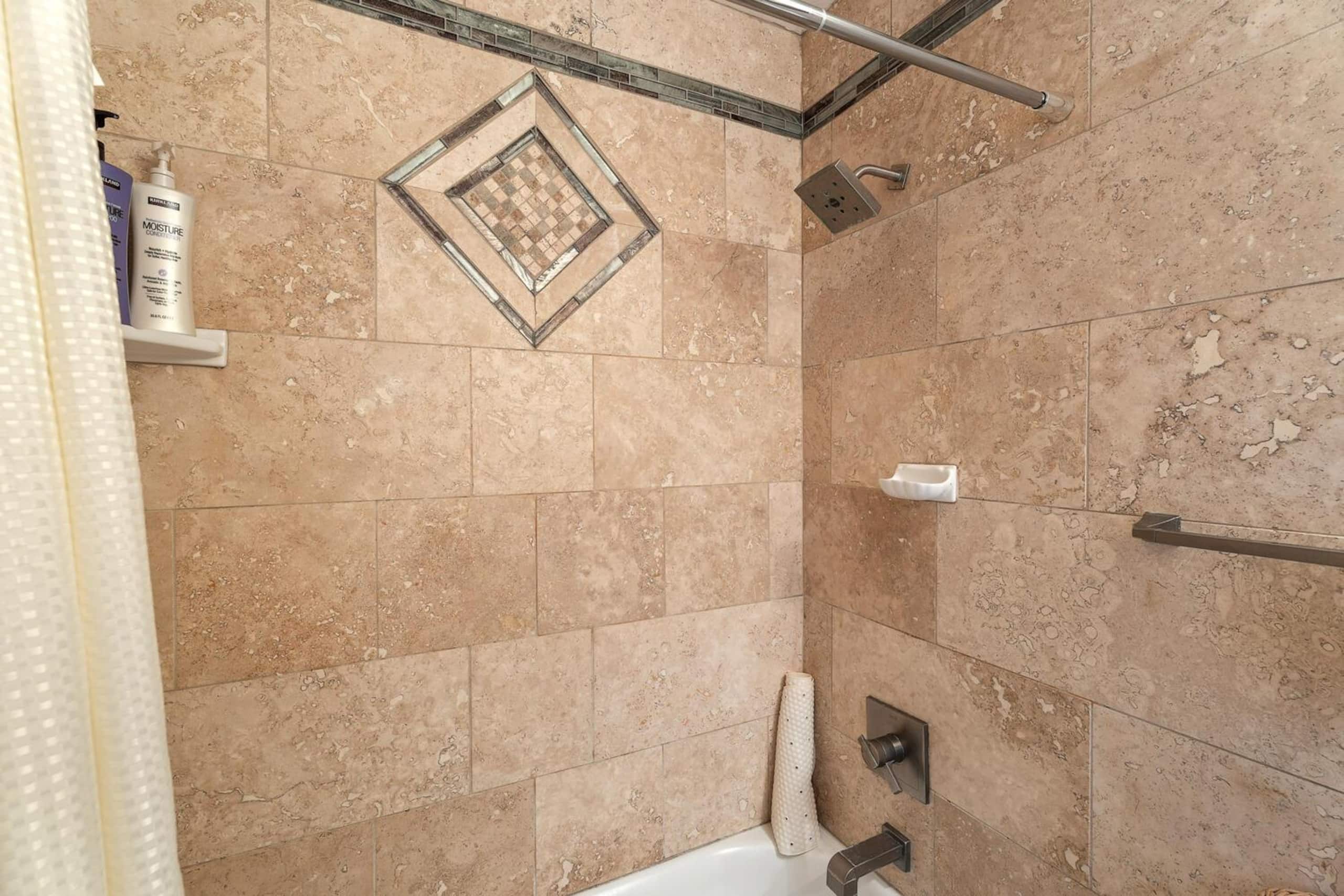 Condo in Kailua-Kona · ★4.33 · 3 bedrooms · 5 beds · 3 private baths - Image 27