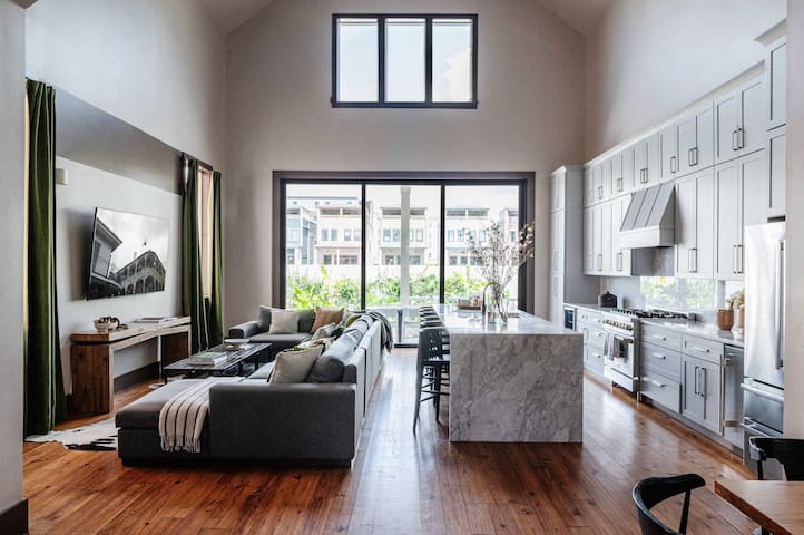 Expansive 7 Bedroom Home | Heated Pool & Spa