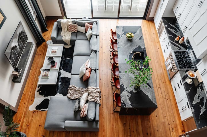 Stylish 7 Bedroom Luxe Home | Heated Pool & Spa