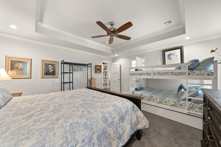 Spálňa 1 | Veľká manželská posteľ | Posteľná bielizeň | Plná poschodová posteľ s oddelenými posteľami