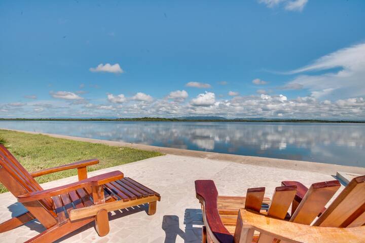 Luxury 3-Story Waterfront Villa with Pool gallery image 4