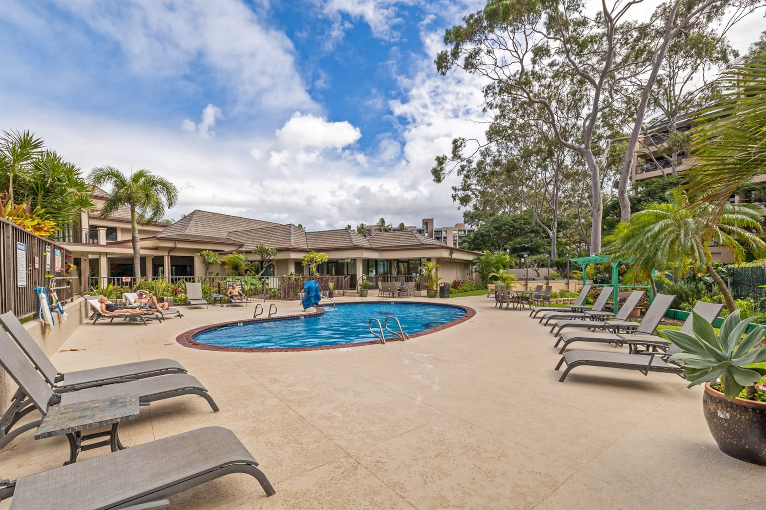 Condo in Lahaina · ★4.97 · 1 bedroom · 2 beds · 1 private bath - Image 45