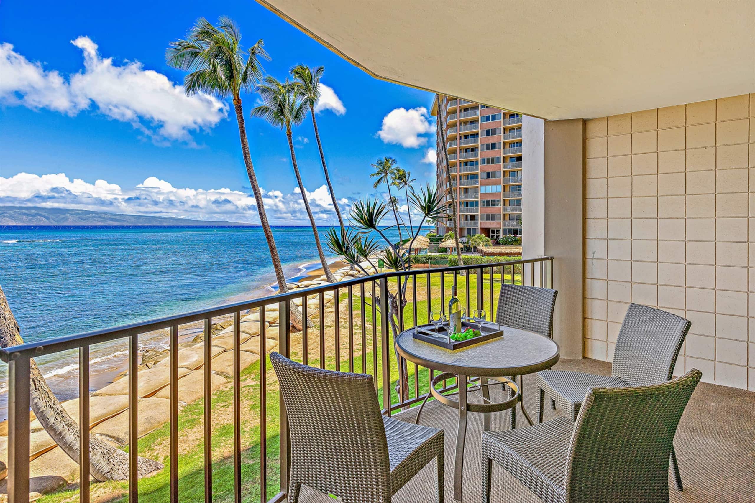 Condo in Lahaina · ★4.97 · 1 bedroom · 2 beds · 1 private bath - Image 30
