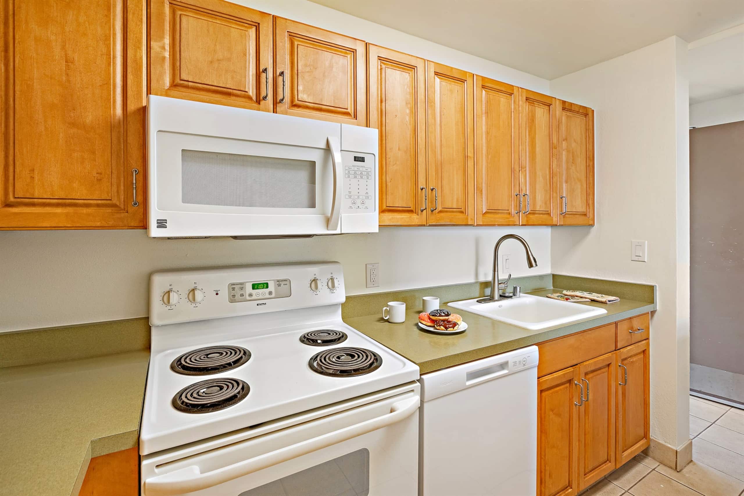 Condo in Lahaina · ★4.97 · 1 bedroom · 2 beds · 1 private bath - Image 19
