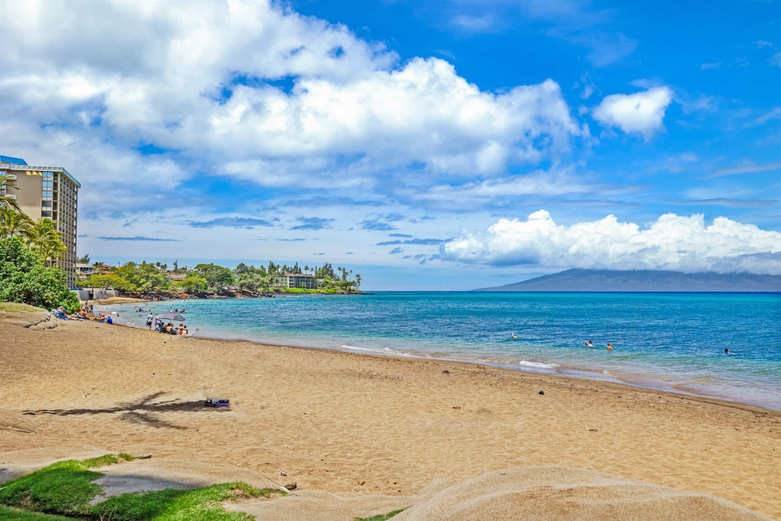 Condo in Lahaina · ★4.97 · 1 bedroom · 2 beds · 1 private bath - Image 33