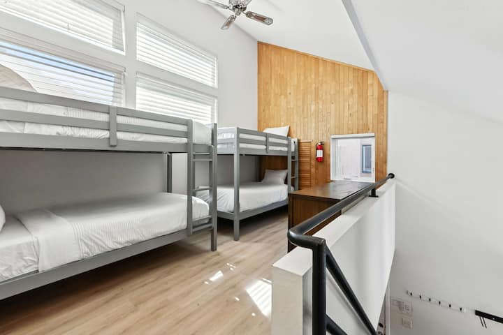 Sebule ya 2: Roshani, vitanda viwili vya ghorofa